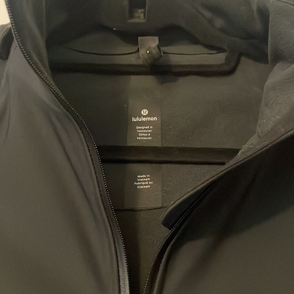 Lululemon - Picture 2 of 5